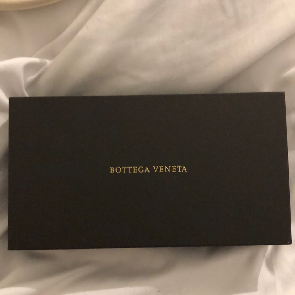 BOTTEGA VENETA Sunglasses NEW ! Never worn 💜